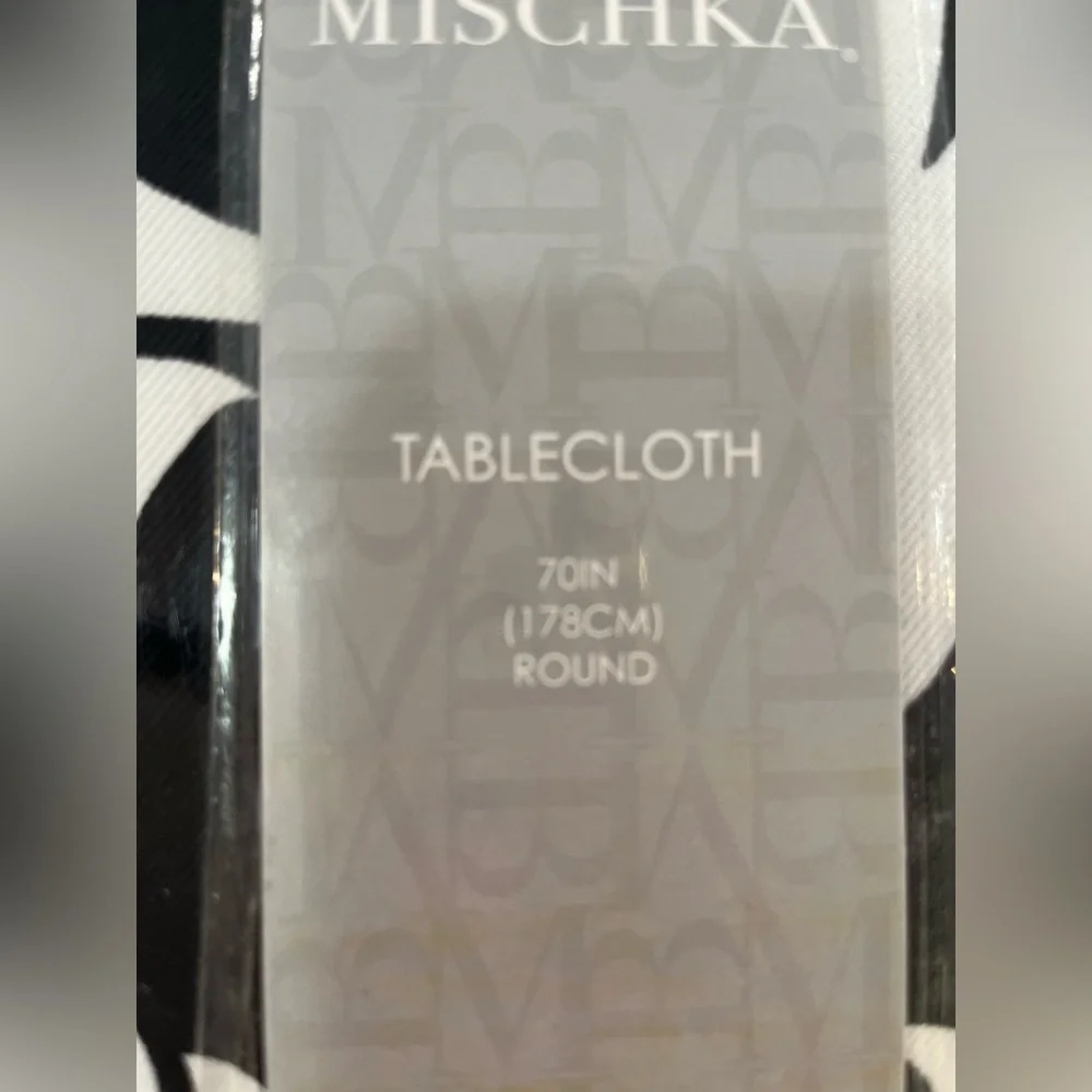Badgley Mischka Black White Floral Round Table Cloth 70” New